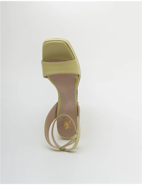 SANDALO PIXIE 600