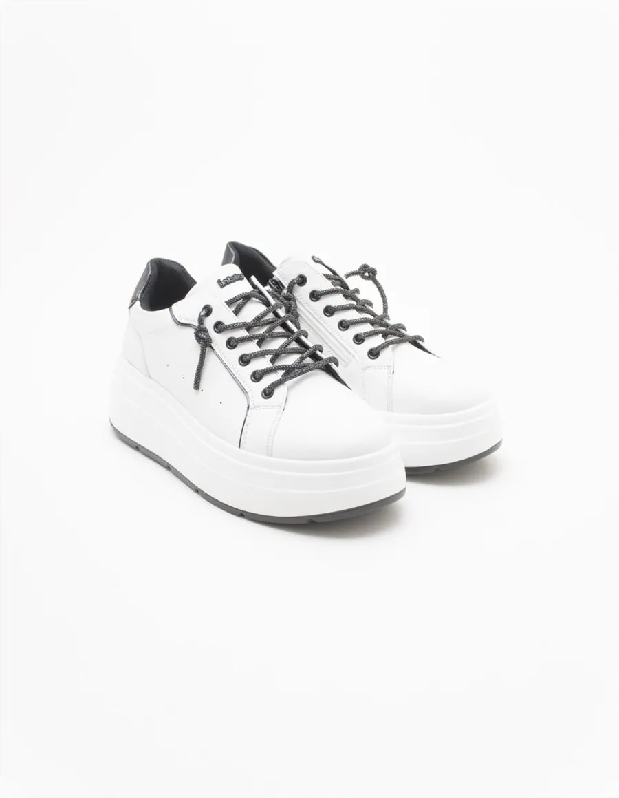 SNEAKER IN000440