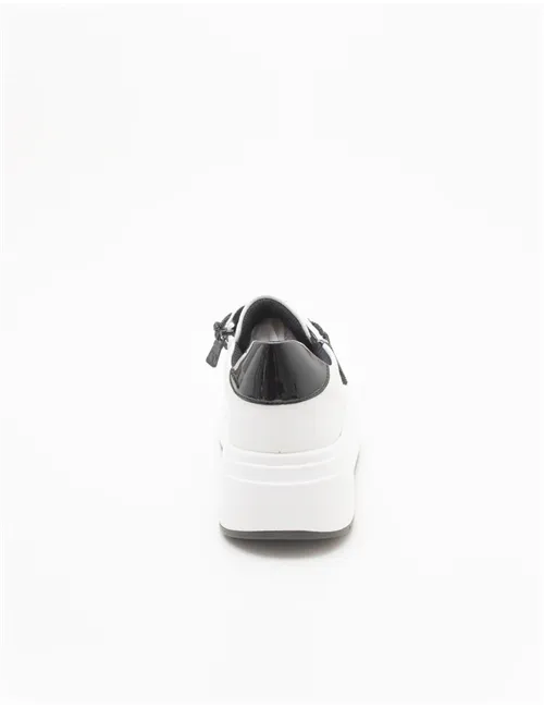 SNEAKER IN000440