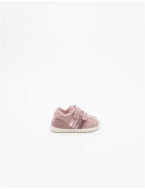 SNEAKER KISS