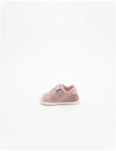 SNEAKER KISS