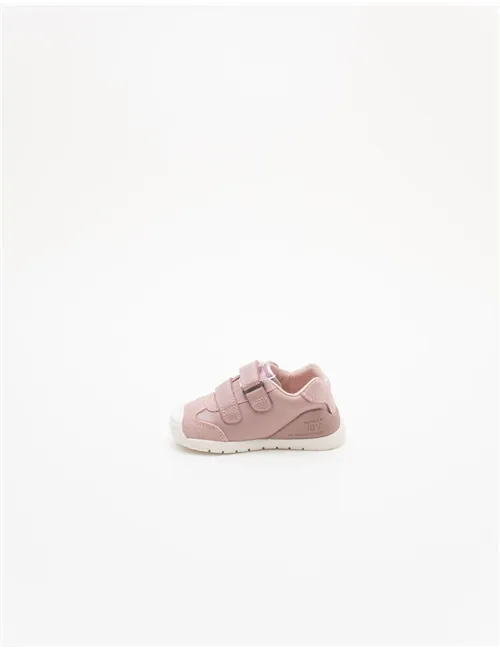 SNEAKER KISS