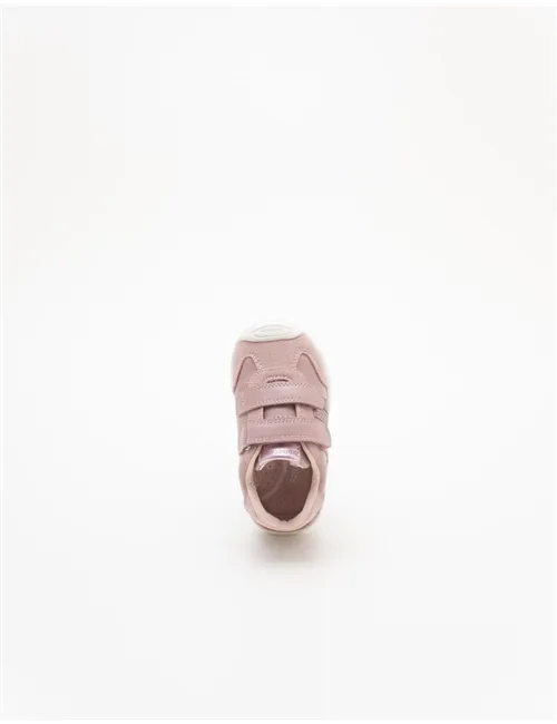 SNEAKER KISS