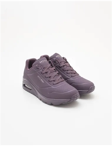 SNEAKER STAND ON AIR