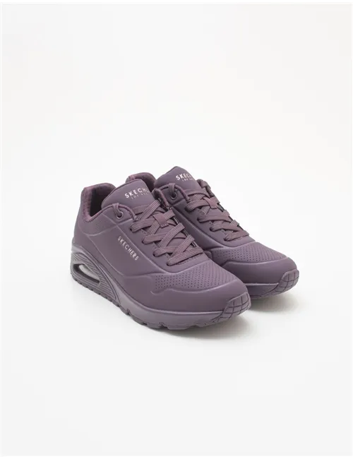 SNEAKER STAND ON AIR