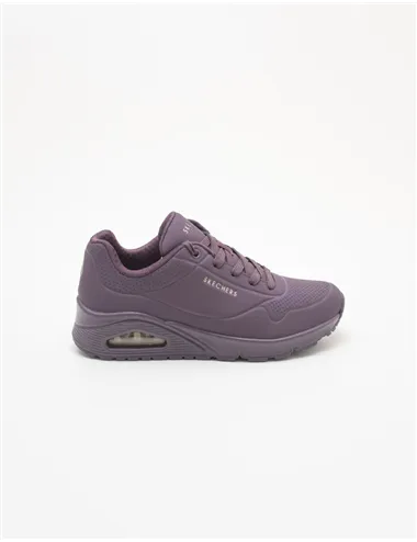 SNEAKER STAND ON AIR