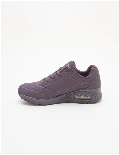 SNEAKER STAND ON AIR