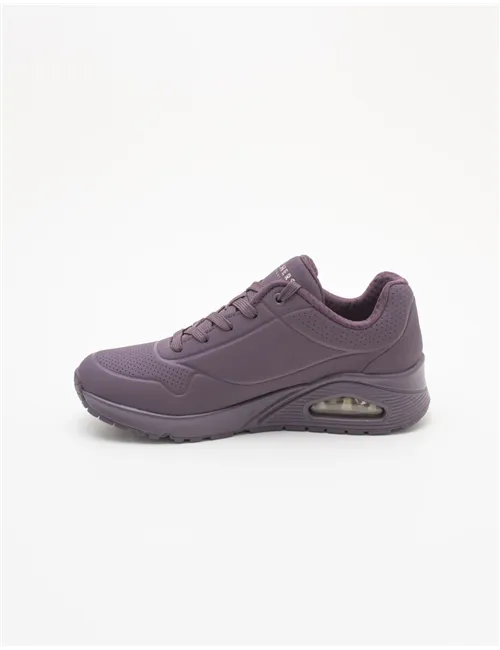 SNEAKER STAND ON AIR