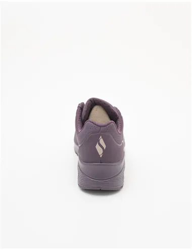 SNEAKER STAND ON AIR