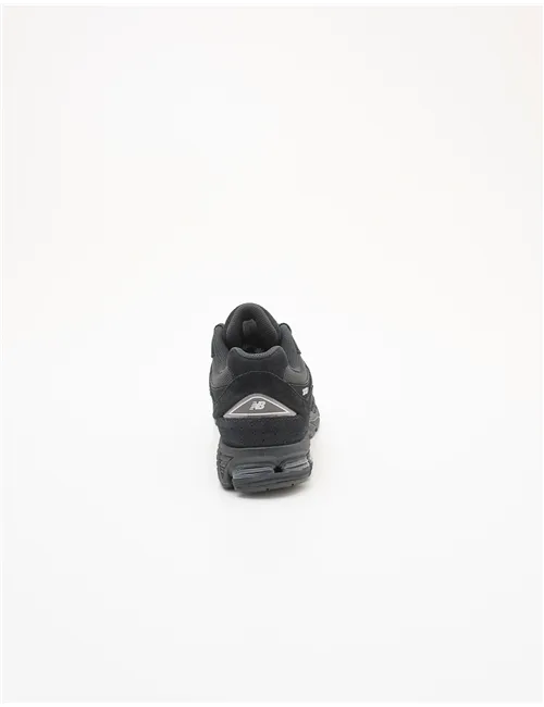 Sneakers uomo 2002R nero