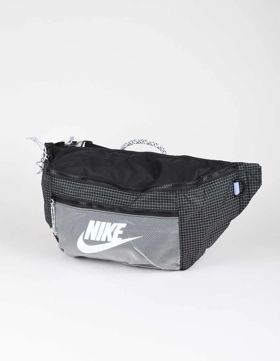 NIKE CV1411