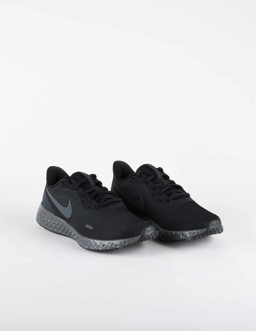 NIKE REVOLUTION 5