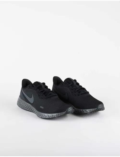 NIKE REVOLUTION 5