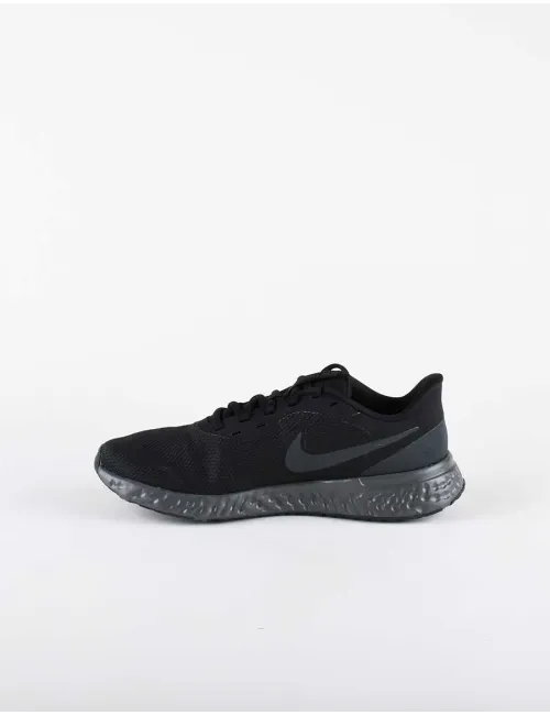 NIKE REVOLUTION 5
